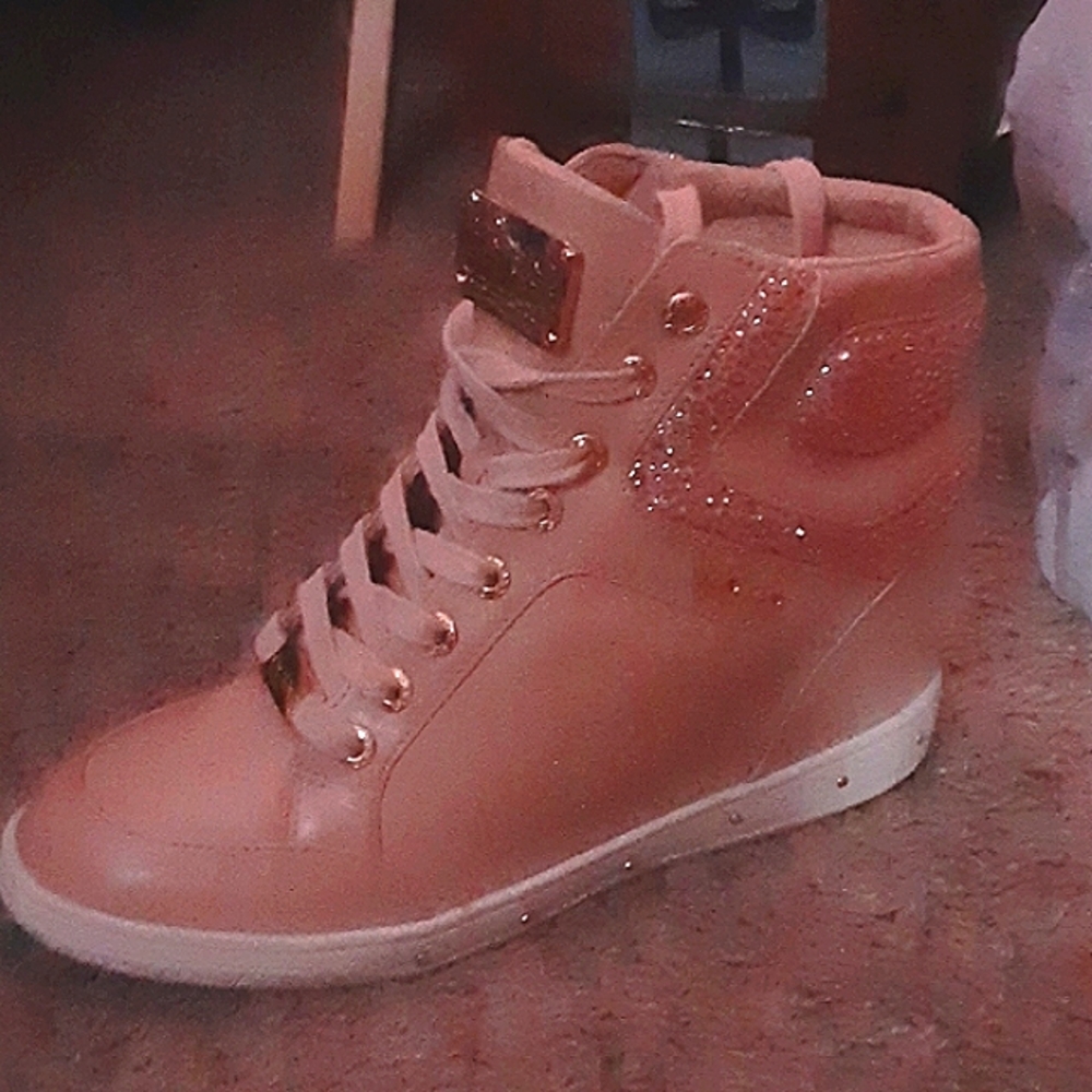 Bebe discontinued wedge gymshoes sz.US 8 light pink